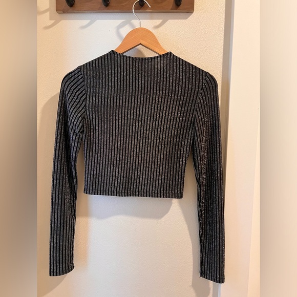 Forever21 Shimmer Crop Top - Picture 2 of 3
